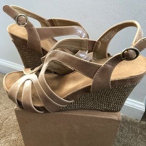 WORN ONCE AEROSOLE wedge nude heel sandals!